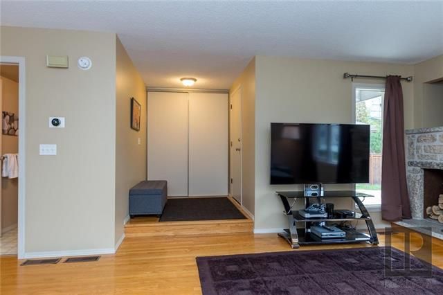 Photo 2: Photos: 47 Upton Place in Winnipeg: River Park South Residential for sale (2F)  : MLS®# 1827021