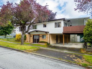 Photo 2: 1805 E 39TH Avenue in Vancouver: Victoria VE House for sale (Vancouver East)  : MLS®# R2895534