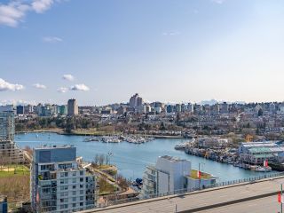 Photo 4: 2206 1500 HOWE Street in Vancouver: Yaletown Condo for sale in "The Discovery" (Vancouver West)  : MLS®# R2761911