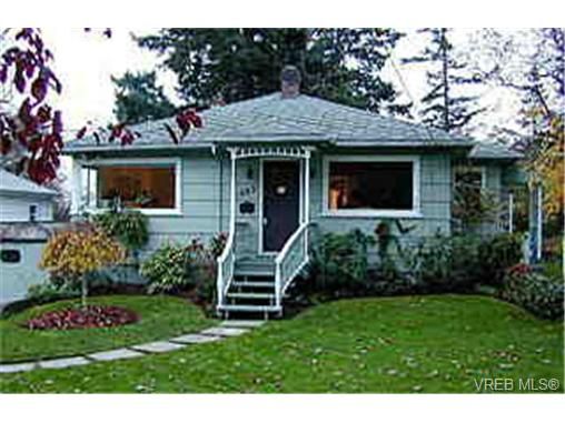 Main Photo: 1085 W Burnside Rd in VICTORIA: SW Strawberry Vale House for sale (Saanich West)  : MLS®# 250135