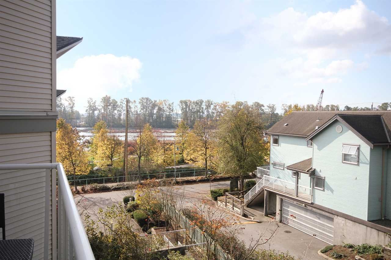 Main Photo: 11 2711 E KENT AVENUE NORTH Avenue in Vancouver: Fraserview VE Townhouse for sale in "RIVERSIDE GARDENS" (Vancouver East)  : MLS®# R2010542
