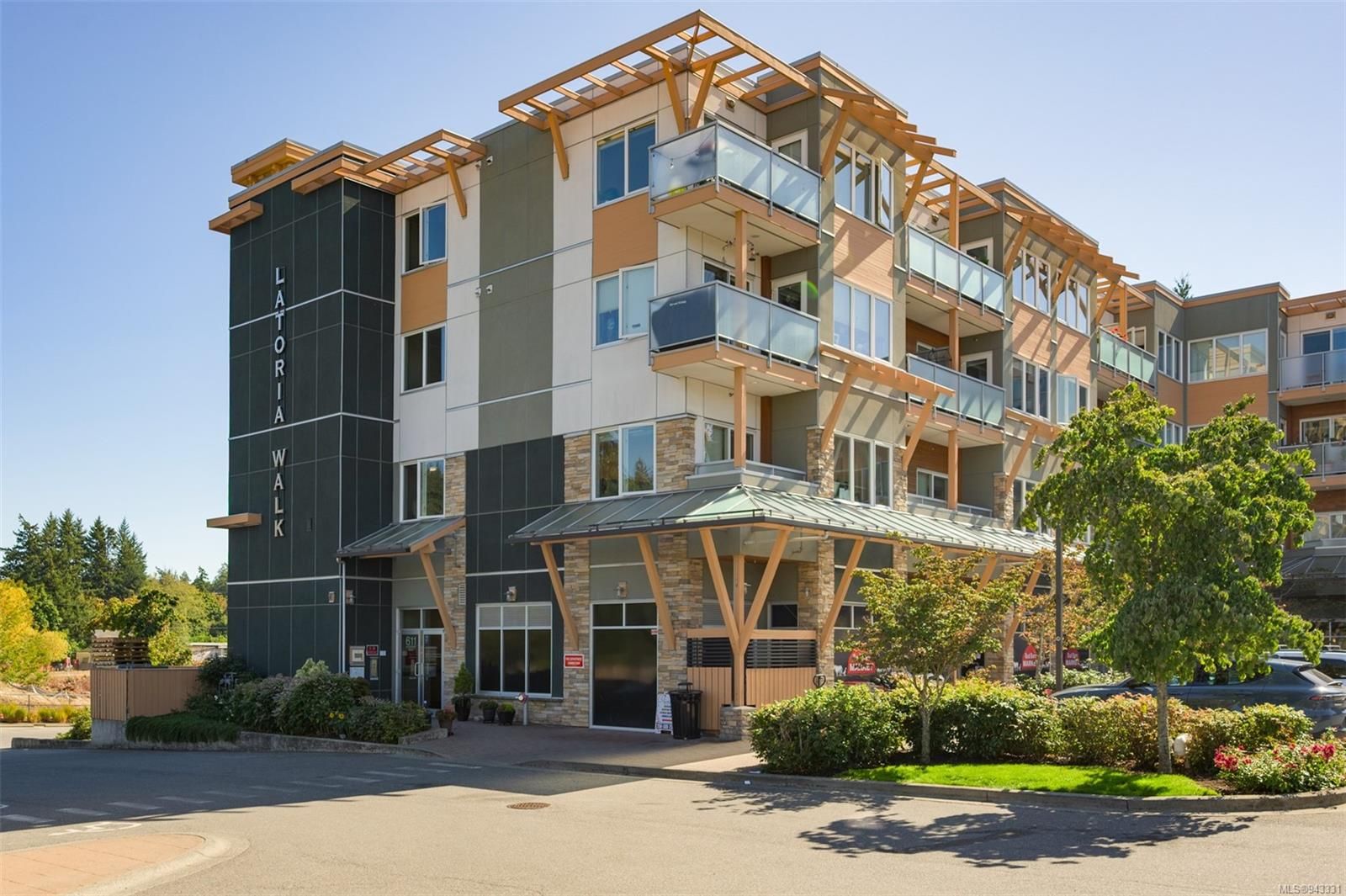Main Photo: 312 611 Brookside Rd in Colwood: Co Latoria Condo for sale : MLS®# 943331
