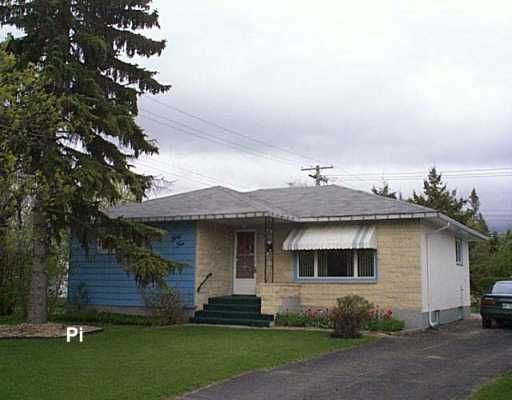 Main Photo: 34 DAVIS Crescent in WINNIPEG: Westwood / Crestview Single Family Detached for sale (West Winnipeg)  : MLS®# 2606499