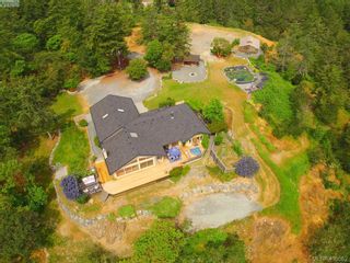 Photo 2: 1716 Woodsend Dr in VICTORIA: SW Granville House for sale (Saanich West)  : MLS®# 805881