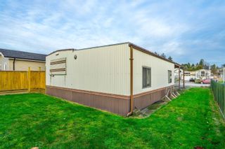 Photo 4: 1892 SHORE Crescent in Abbotsford: Central Abbotsford Manufactured Home for sale in "Park Meadow" : MLS®# R2637272