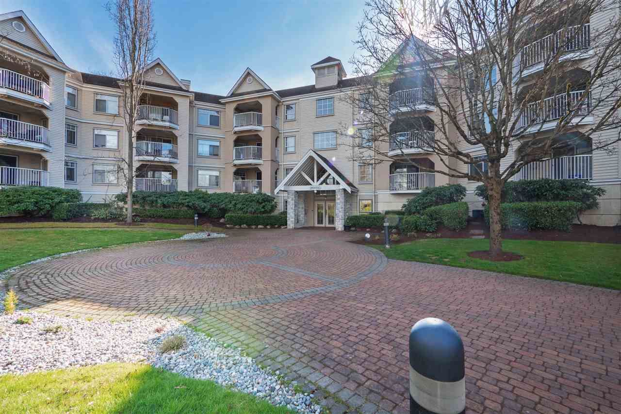 Main Photo: 304-20894 Langley in Langley: Langley City Condo for sale : MLS®# R2368295