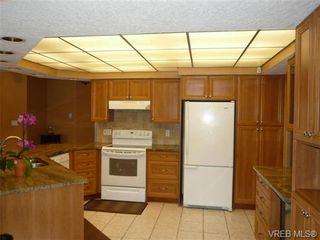 Photo 7: 885 Maltwood Terr in VICTORIA: SE Broadmead House for sale (Saanich East)  : MLS®# 711299