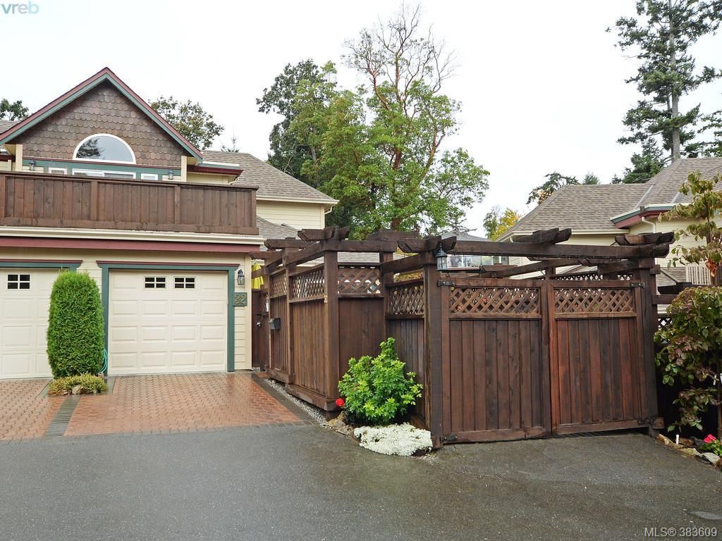 Main Photo: 32 108 Aldersmith Pl in VICTORIA: VR Glentana Row/Townhouse for sale (View Royal)  : MLS®# 770971