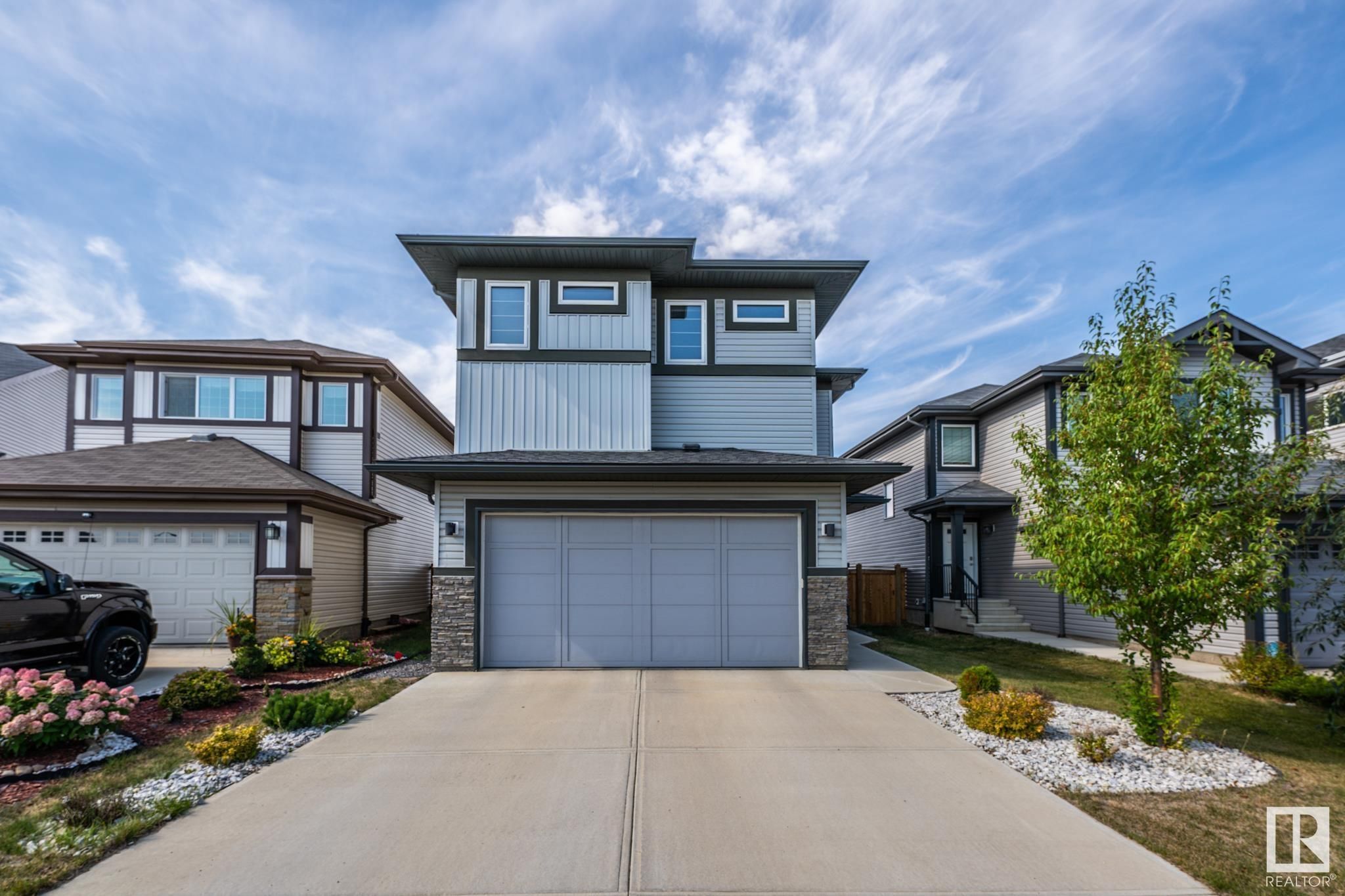 Main Photo: 16432 12 Avenue SW in Edmonton: Zone 56 House for sale : MLS®# E4317010