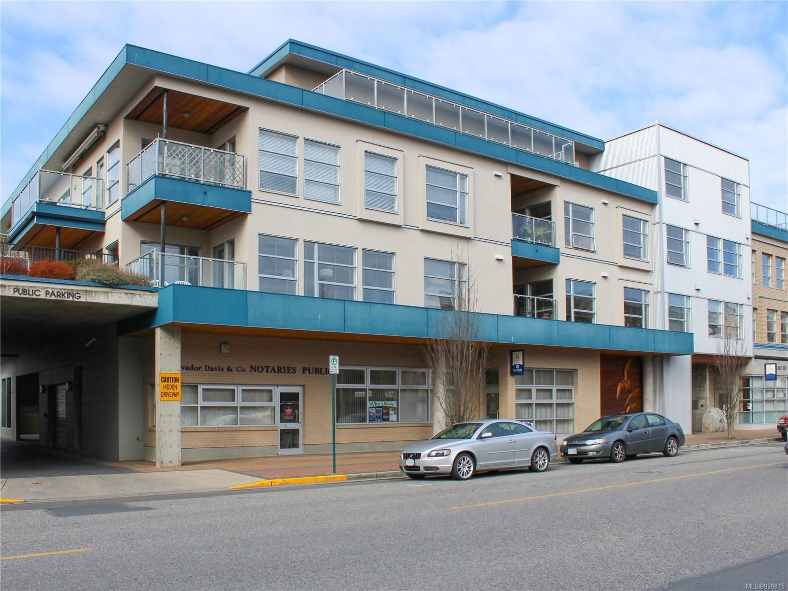 Main Photo: 402 9830 Second St in Sidney: Si Sidney North-East Condo for sale : MLS®# 926815