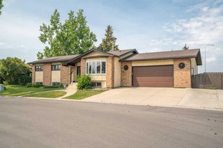 Photo 2: 44 Woodbrook Road SW in Calgary: Woodbine Detached for sale : MLS®# A2063185