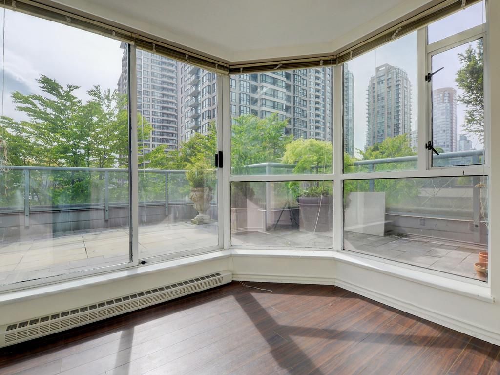 Photo 17: Photos: 203 888 HAMILTON Street in Vancouver: Downtown VW Condo for sale in "ROSEDALE GARDENS" (Vancouver West)  : MLS®# R2169872