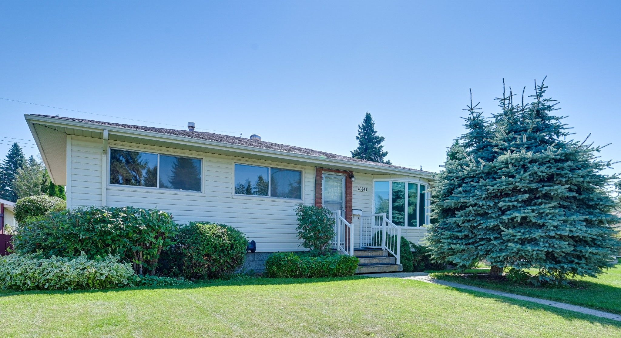Main Photo: 10643 61 Street in Edmonton: House for sale