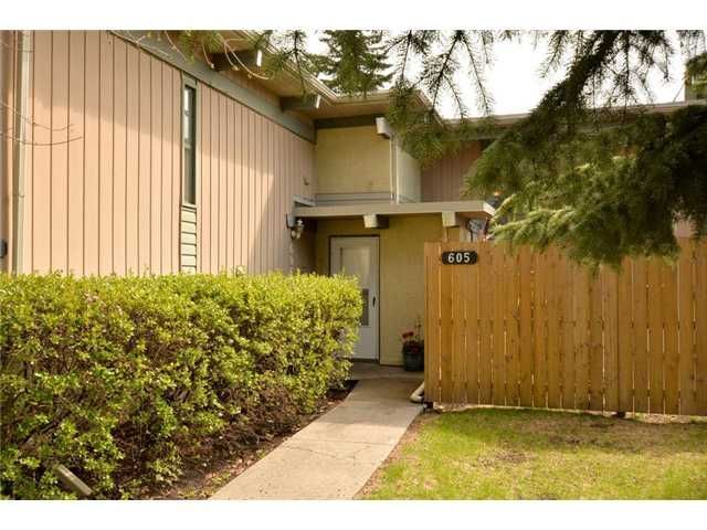 Main Photo: 11010 BONAVENTURE DR SE in CALGARY: Willow Park Townhouse for sale (Calgary) 
