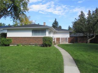 Photo 1: 76 HANOVER Road SW in Calgary: Haysboro House for sale : MLS®# C4031731