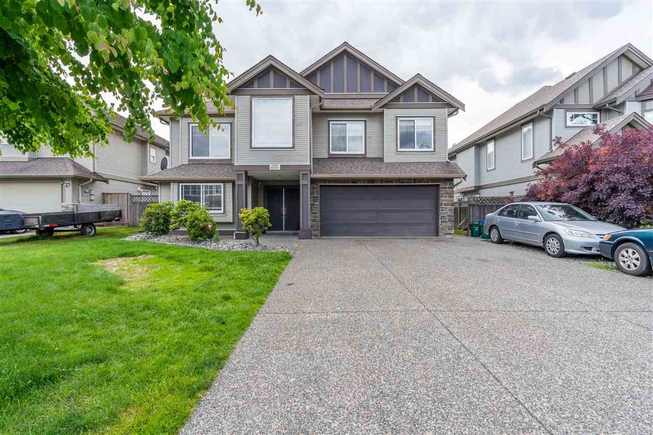 Main Photo: 8535 THORPE Street in Mission: Mission BC House for sale : MLS®# R2465227