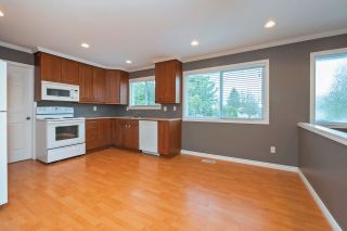 Photo 2: 15236 FLAMINGO Place in Surrey: Bolivar Heights House for sale (North Surrey)  : MLS®# R2348989