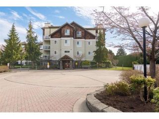 Photo 3: 211 10186 155 STREET in Guildford: Apt/Condo for sale : MLS®# R2352096