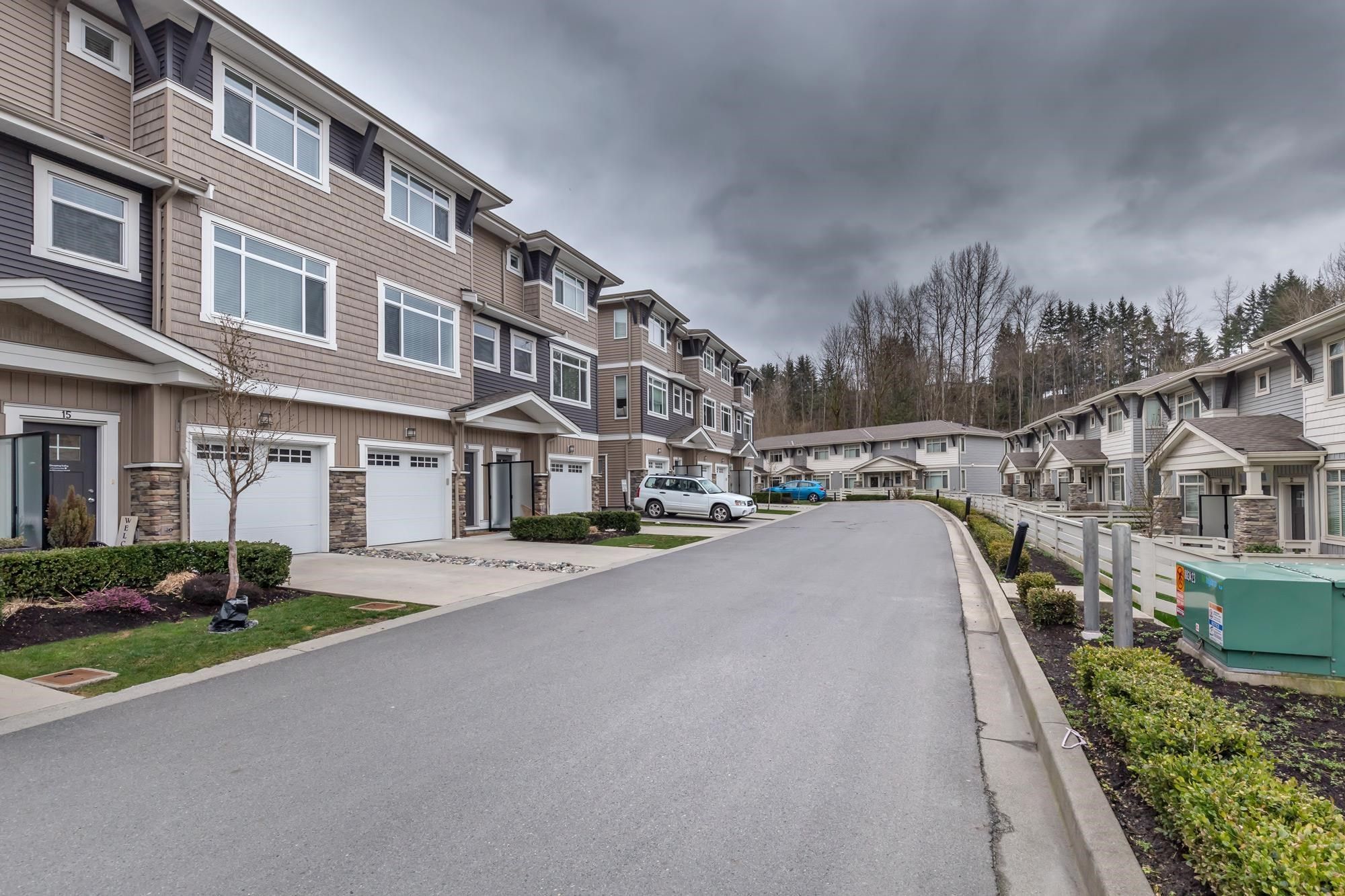 Main Photo: 15 34230 ELMWOOD Drive in Abbotsford: Abbotsford East Townhouse for sale in "PARK GATE" : MLS®# R2653197