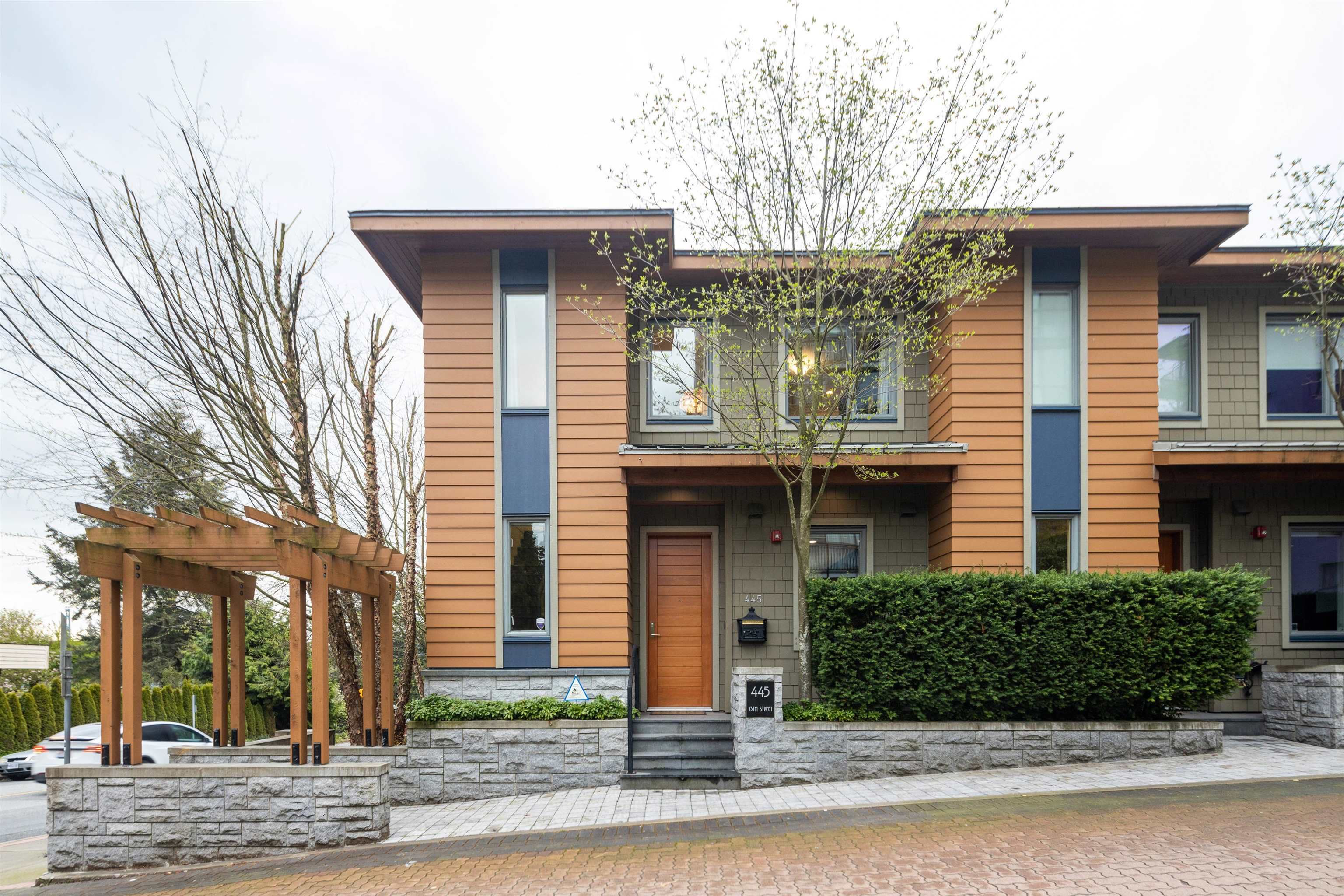 Main Photo: 445 13TH Street in West Vancouver: Ambleside Townhouse for sale : MLS®# R2773747