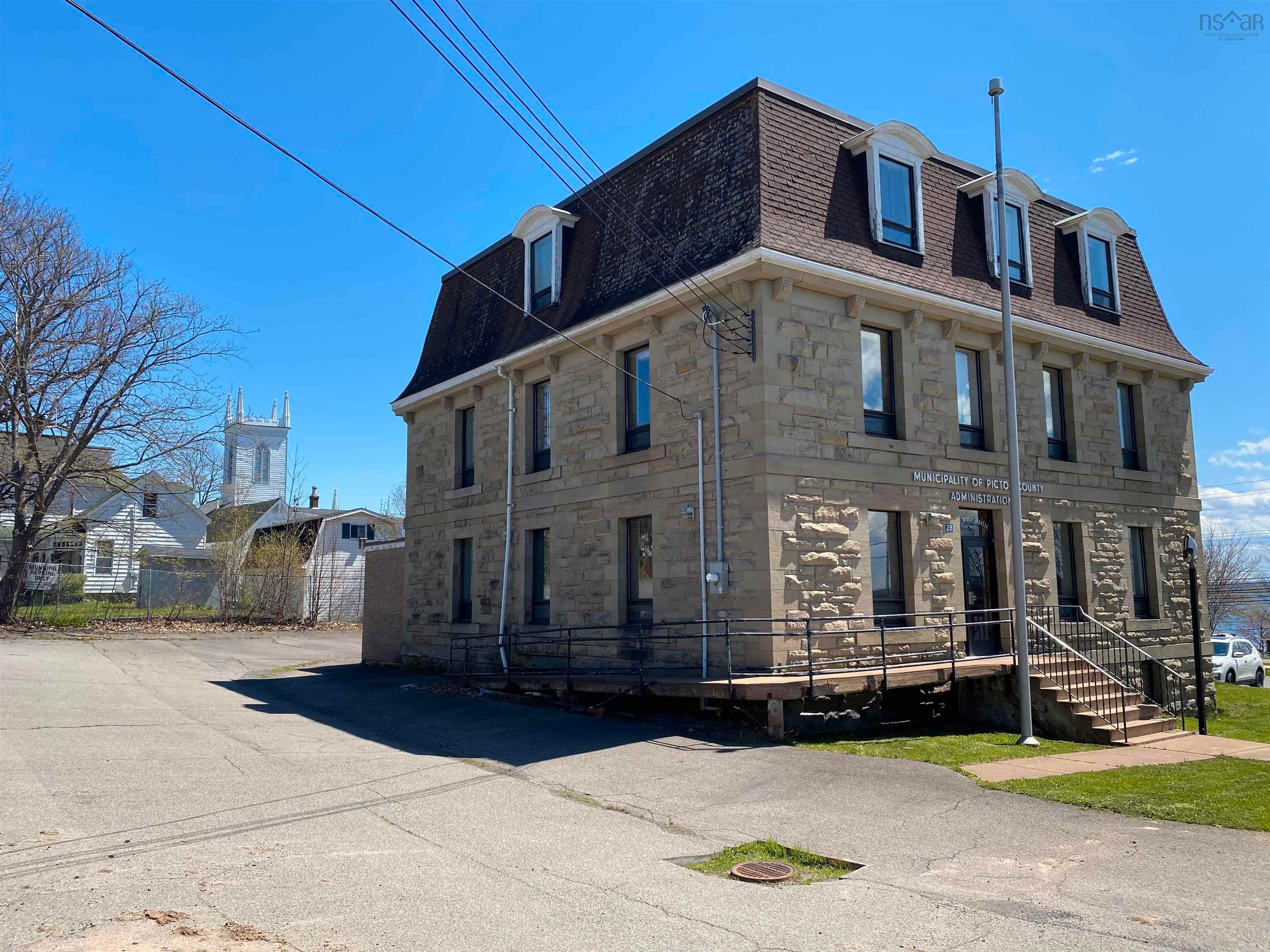 Main Photo: 28 Willow Street in Pictou: 107-Trenton, Westville, Pictou Commercial  (Northern Region)  : MLS®# 202220125