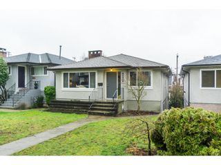 Photo 1: 2656 E 7TH Avenue in Vancouver: Renfrew VE House for sale (Vancouver East)  : MLS®# R2435751