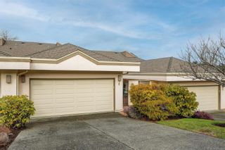 Photo 1: 4 4318 Emily Carr Dr in Saanich: SE Broadmead Row/Townhouse for sale (Saanich East)  : MLS®# 922857