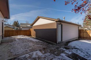 Photo 3: 5020 Rundleview Road NE in Calgary: Rundle Detached for sale : MLS®# A2026318
