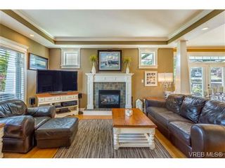 Photo 7: 3996 South Valley Dr in VICTORIA: SW Strawberry Vale House for sale (Saanich West)  : MLS®# 703006