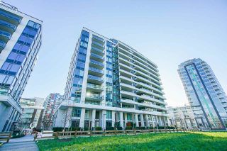 Photo 3: 701 1688 PULLMAN PORTER Street in Vancouver: Mount Pleasant VE Condo for sale in "NAVIO AT THE CREEK (SOUTH)" (Vancouver East)  : MLS®# R2532164