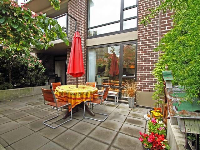 Main Photo: 308 151 W 2ND Street in North Vancouver: Lower Lonsdale Condo for sale in "SKY" : MLS®# V835338