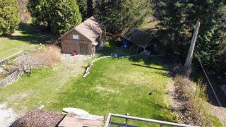 Photo 3: 978 NORTH Road in Gibsons: Gibsons & Area House for sale (Sunshine Coast)  : MLS®# R2566421