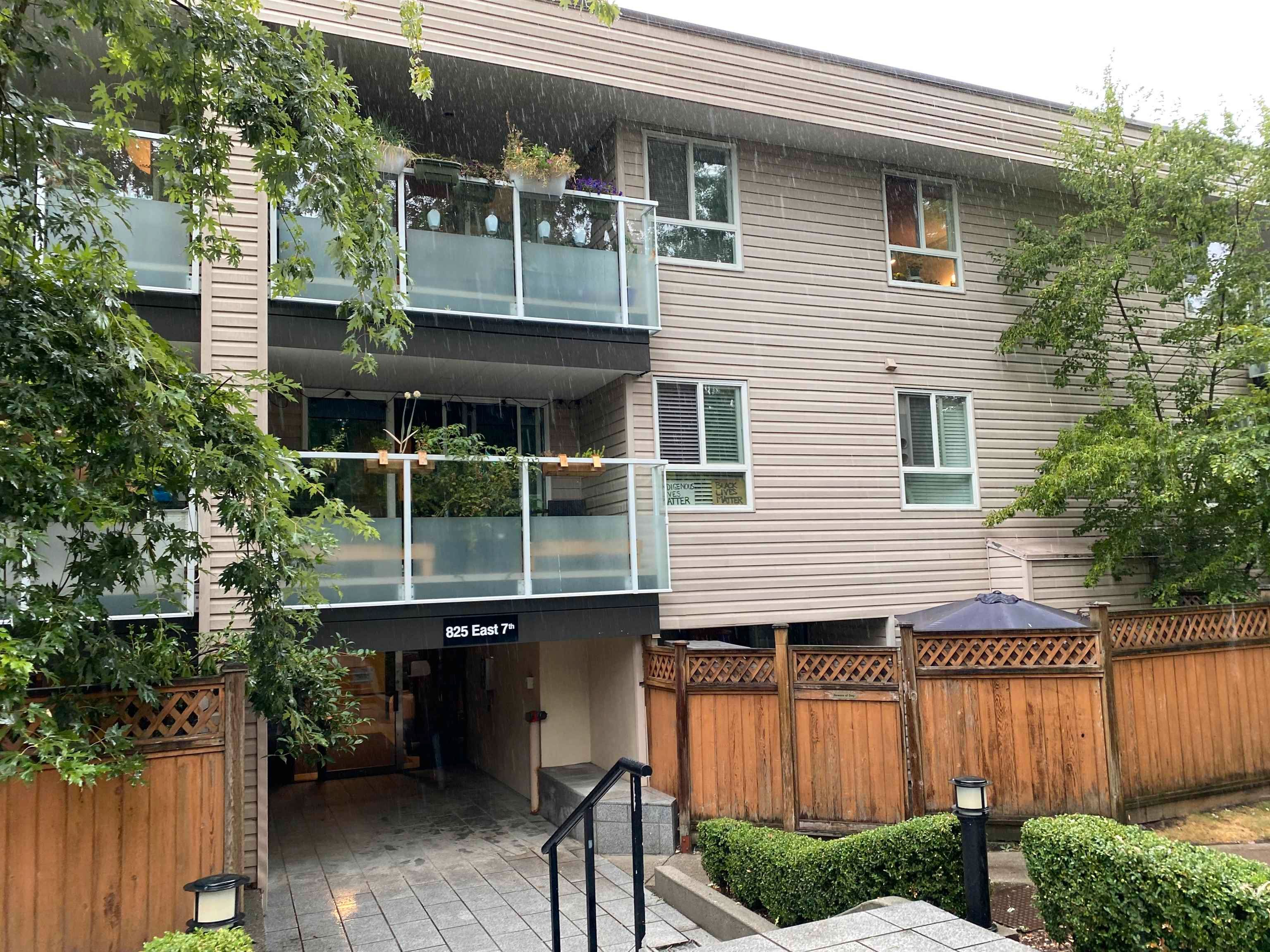 Main Photo: 201 825 E 7TH Avenue in Vancouver: Mount Pleasant VE Condo for sale in "MOUNT PLEASANT" (Vancouver East)  : MLS®# R2610052