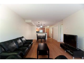Photo 3: 302 2161 W 12TH Avenue in Vancouver: Kitsilano Condo for sale in "CARLINGS" (Vancouver West)  : MLS®# V909987