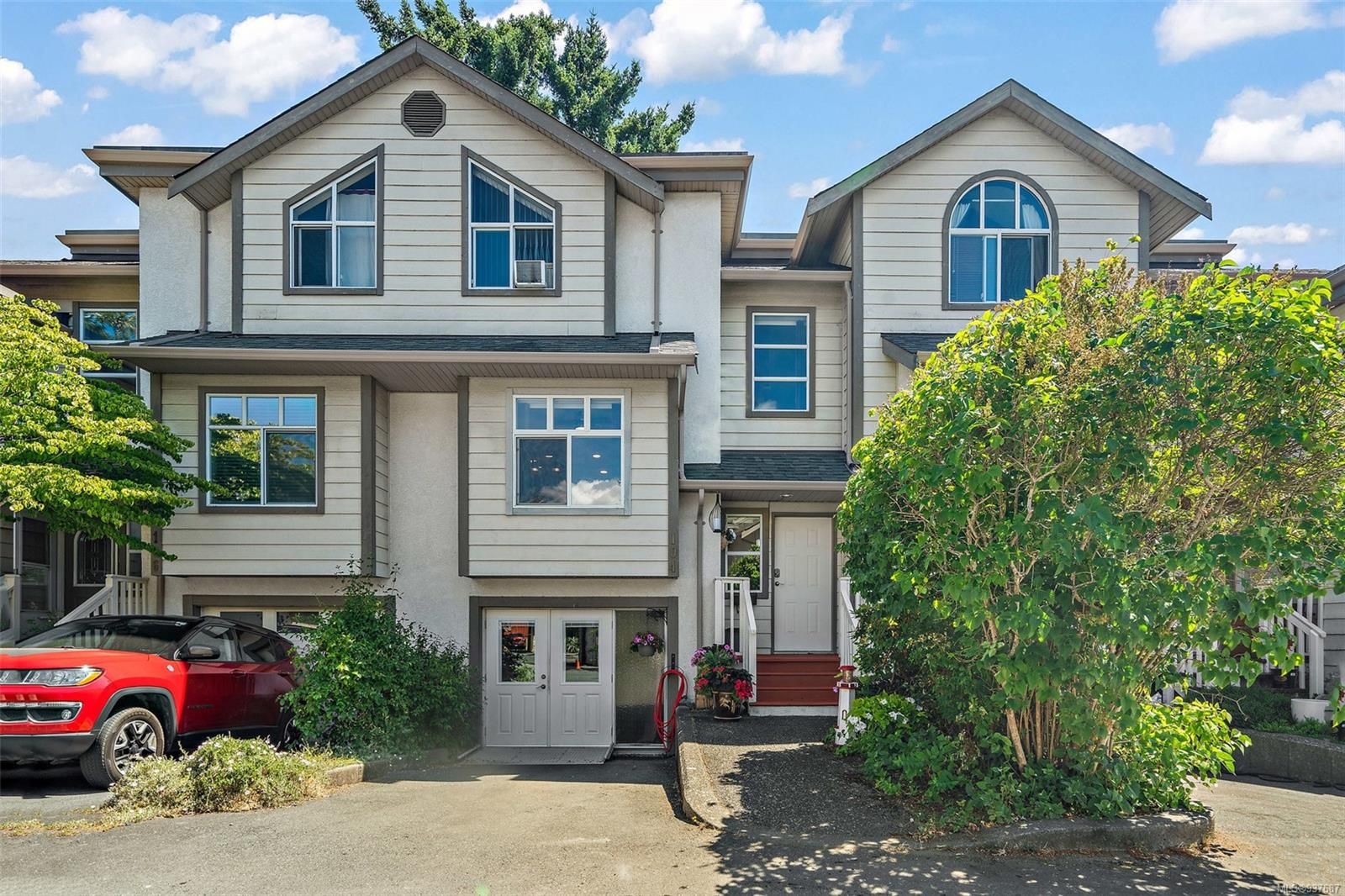 Main Photo: 104 710 Massie Dr in Langford: La Langford Proper Row/Townhouse for sale : MLS®# 937687