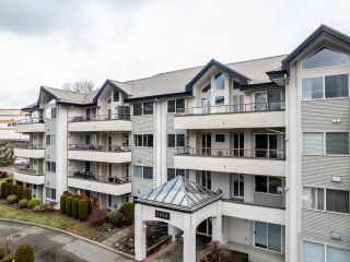 Photo 3: 102 2526 LAKEVIEW Crescent in Abbotsford: Central Abbotsford Condo for sale : MLS®# R2749511