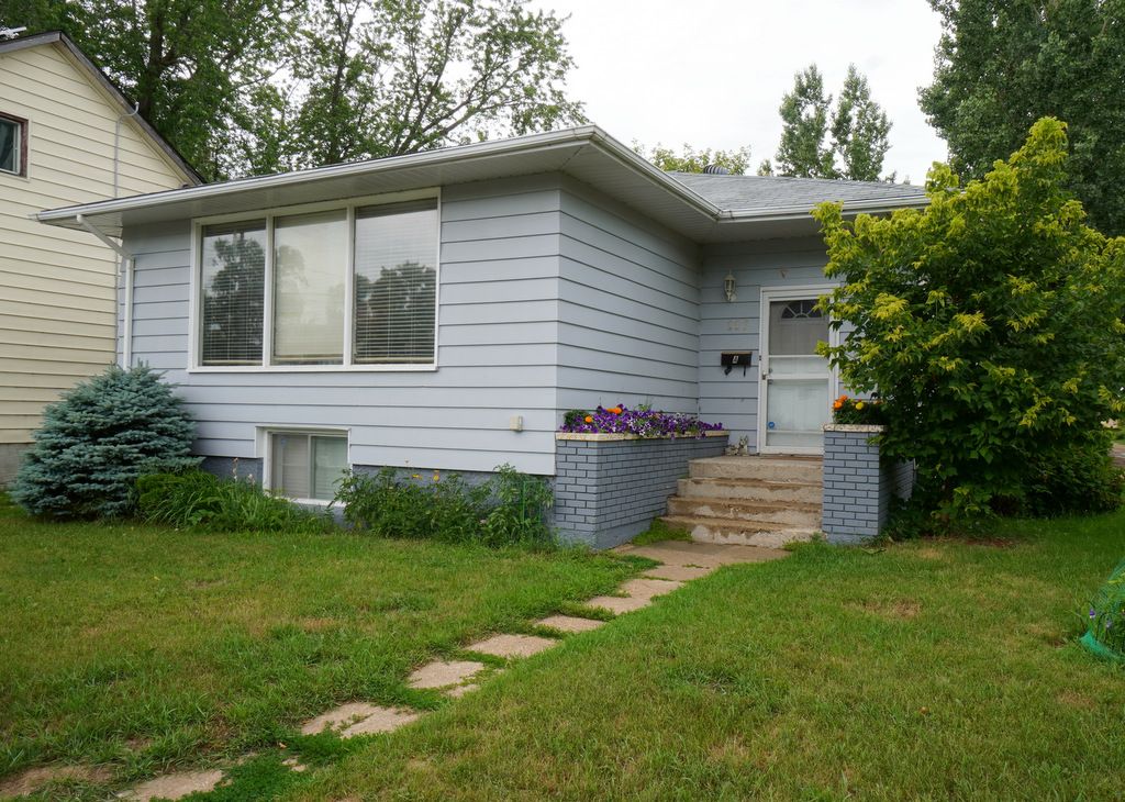 Main Photo: 117 2nd Street NE in Portage la Prairie: House for sale : MLS®# 202318638