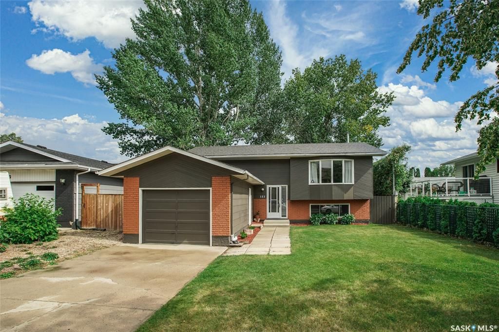 Main Photo: 151 Chan Crescent in Saskatoon: Silverwood Heights Residential for sale : MLS®# SK909269