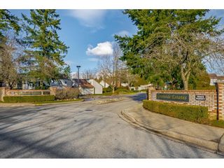 Photo 2: 6051 W GREENSIDE Drive in Surrey: Cloverdale BC Townhouse for sale in "Greenside Estates" (Cloverdale)  : MLS®# R2647717
