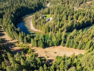 Photo 17: 2621 HIGHWAY 3A in Castlegar: House for sale : MLS®# 2475835