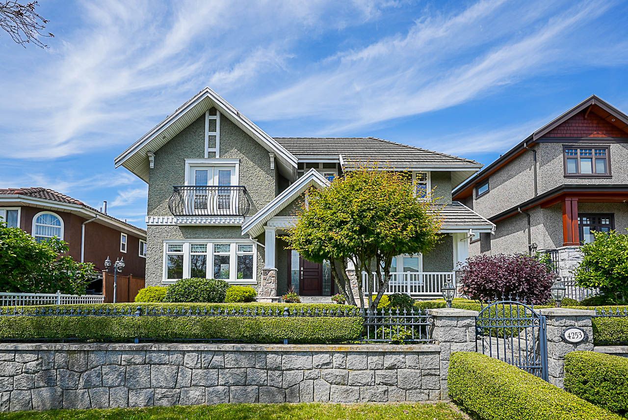 Main Photo: 4253 GRANT Street in Burnaby: Willingdon Heights House for sale (Burnaby North)  : MLS®# R2704901