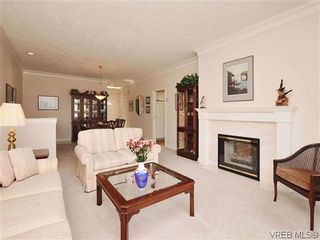 Photo 3: 18 4300 Stoneywood Lane in VICTORIA: SE Broadmead Row/Townhouse for sale (Saanich East)  : MLS®# 610675