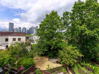Photo 31: 1193 FORGE Walk in Vancouver: False Creek Townhouse for sale in "SPRUCE VILLAGE" (Vancouver West)  : MLS®# R2496376