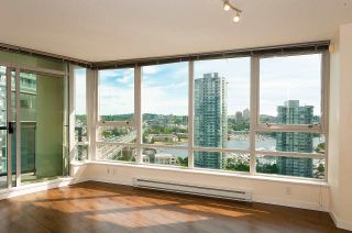Photo 1: 2302 939 EXPO Boulevard in Vancouver: Yaletown Condo for sale (Vancouver West)  : MLS®# R2372437