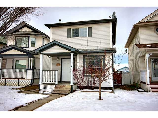 Main Photo: 37 MARTINBROOK Link NE in Calgary: Martindale Residential Detached Single Family for sale : MLS®# C3650424