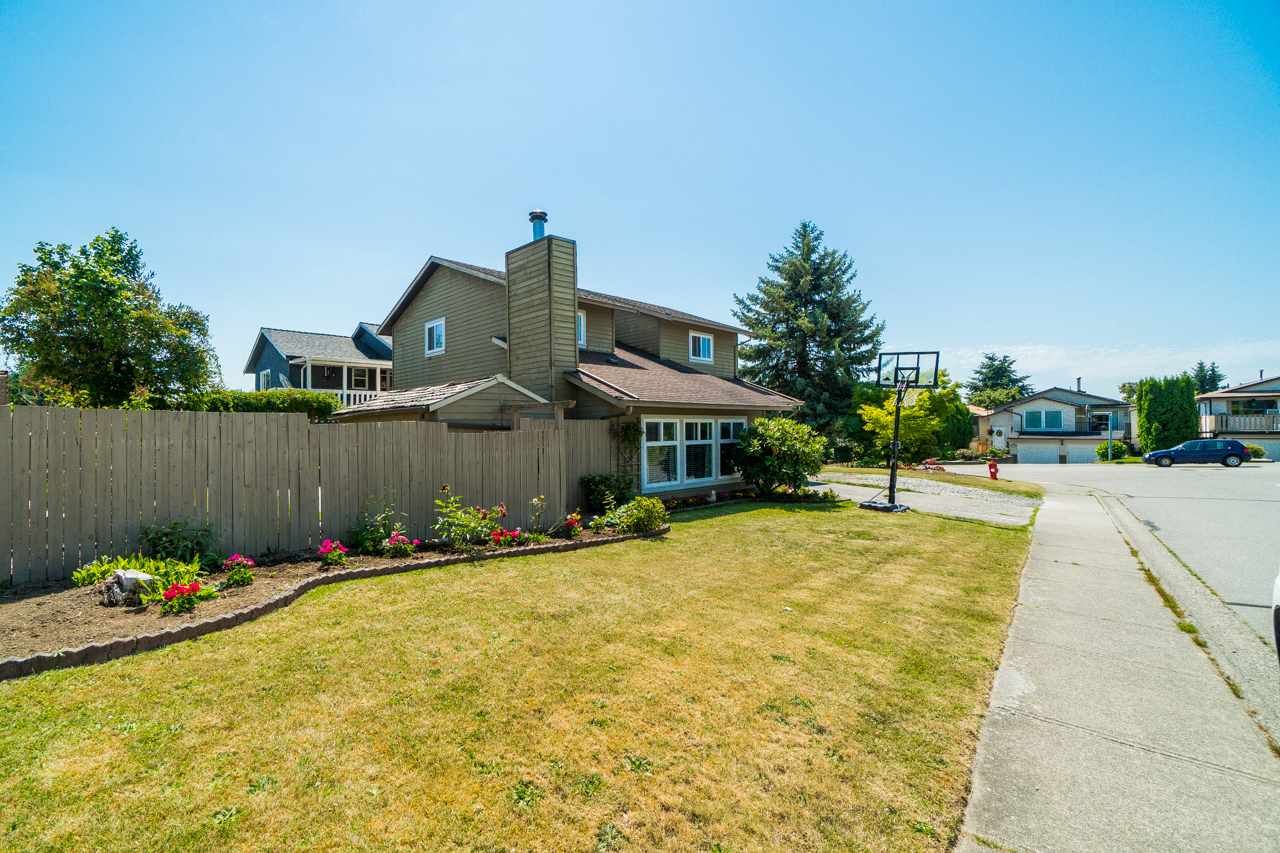 Main Photo: 2802 WOODLAND Drive in Langley: Willoughby Heights House for sale in "LANGLEY MEADOWS" : MLS®# R2282413