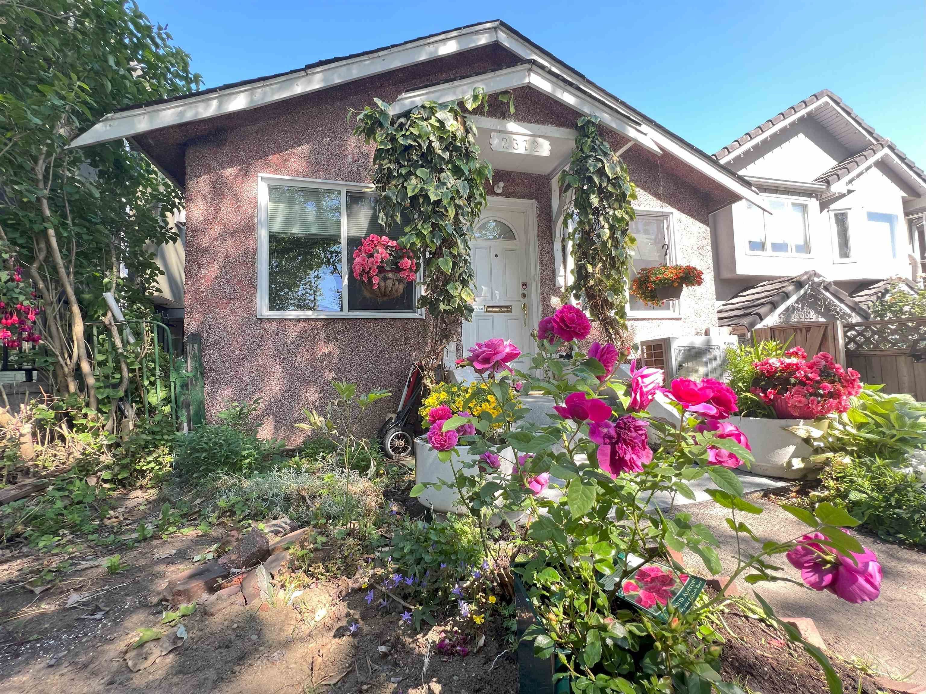 Main Photo: 2372 NANAIMO Street in Vancouver: Renfrew VE House for sale (Vancouver East)  : MLS®# R2786278