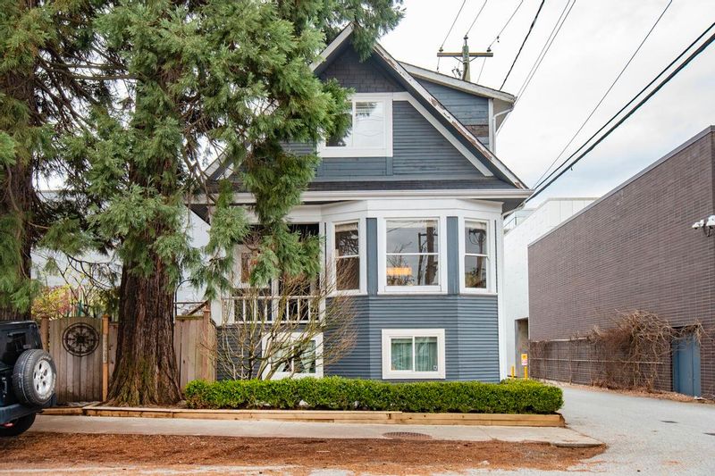 FEATURED LISTING: 2227 ALBERTA Street Vancouver