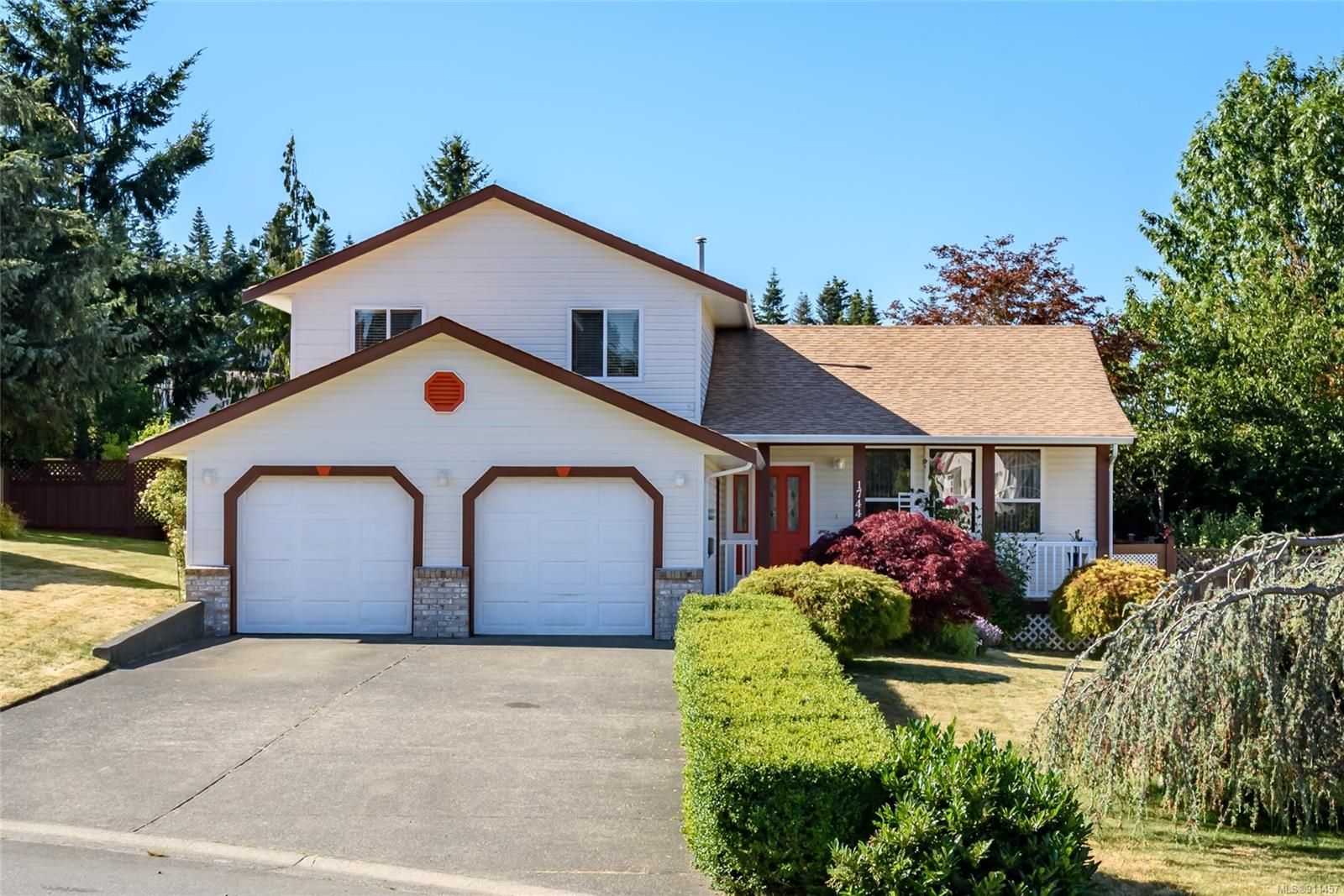 Main Photo: 1744 Sparrow Pl in Courtenay: CV Courtenay East House for sale (Comox Valley)  : MLS®# 911457