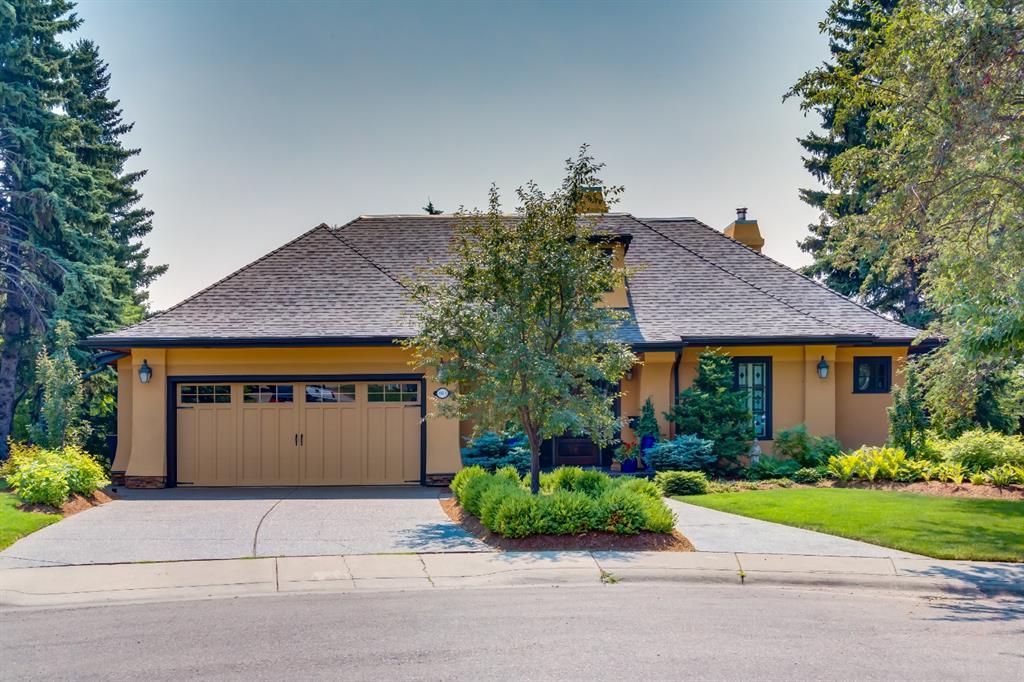 Main Photo: 1811 Cayuga Crescent NW in Calgary: Collingwood Detached for sale : MLS®# A1255739